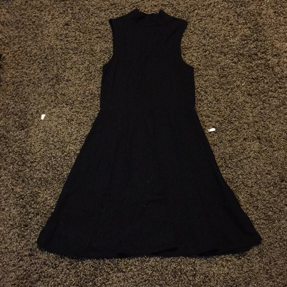 Black High Neck Dreas